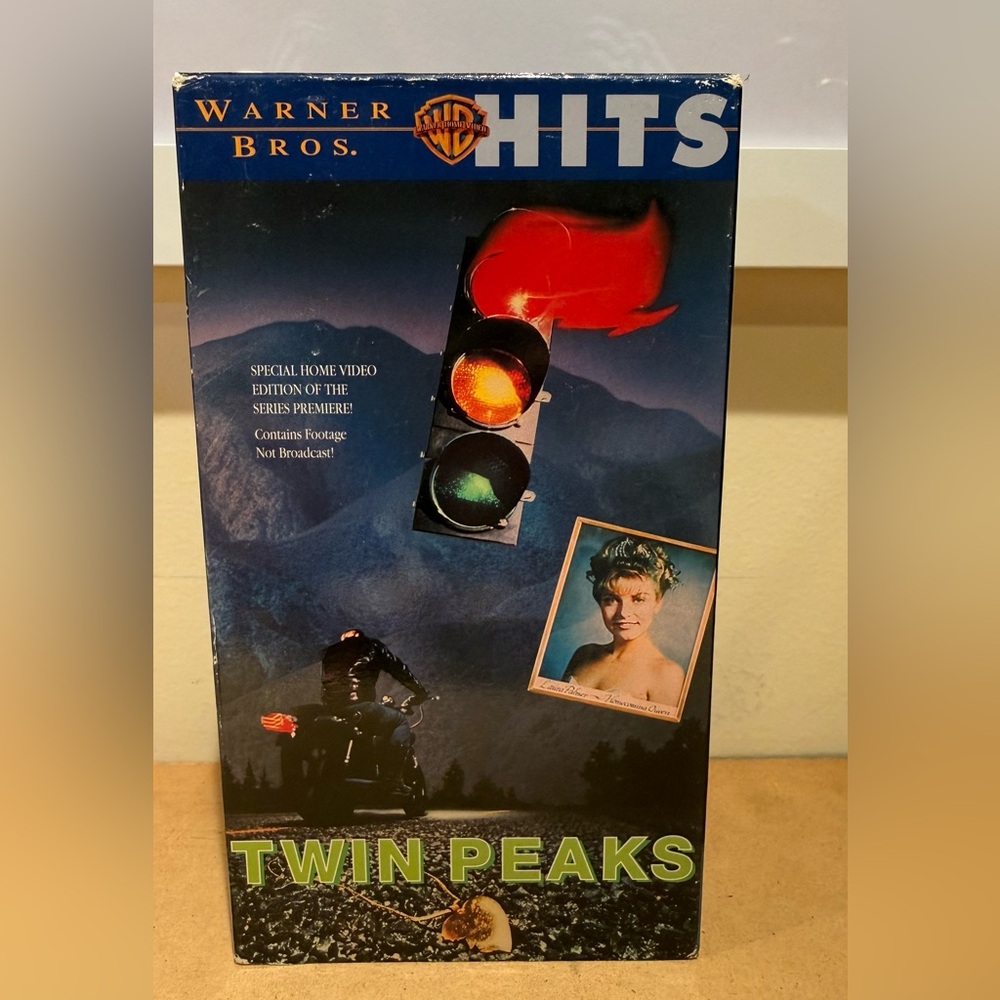 Twin Peaks premiere with unaired scenes -VHS Tape